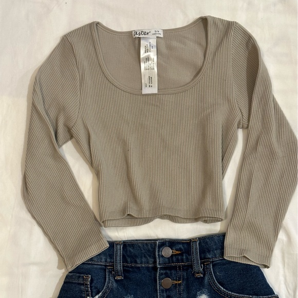 Khaki Quarter Sleeve Ribbed Stretchy Crop Top Size Small / Medium - Picture 2 of 4